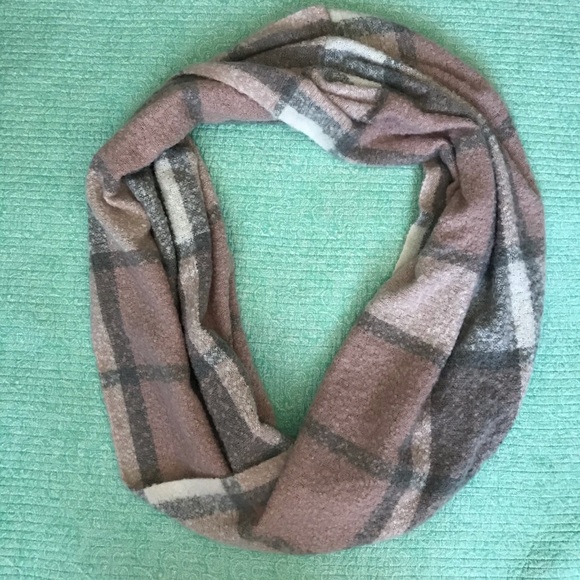 Blanket Infinity Scarf - Picture 4 of 5